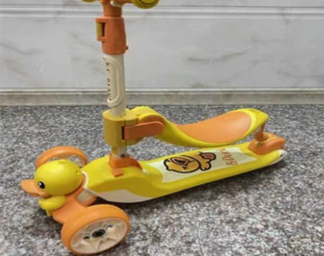 包邮包邮新款乐的小黄鸭滑板车儿童款宝宝三合...