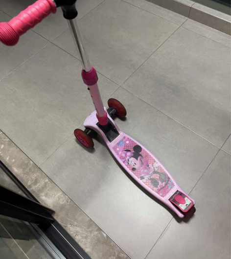 迪斯尼女童滑板车，可折叠。仅限上海地区自取...
