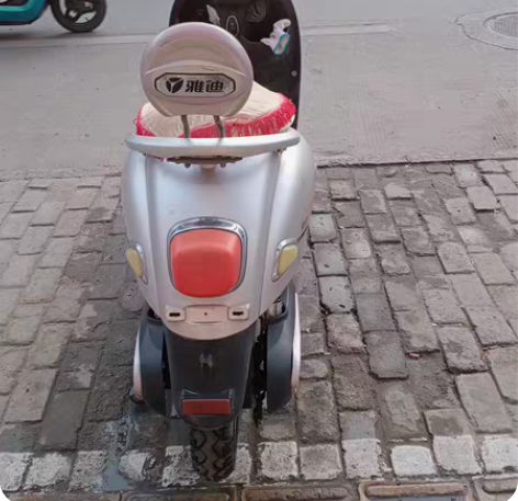 出售二手雅迪电动车一辆，980元， 感兴趣...