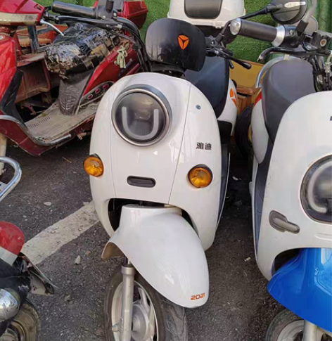 雅迪电动车,9层新需要的联系我 感兴趣的话...