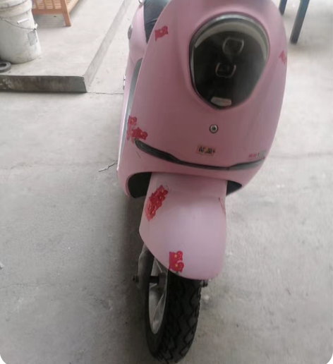 带牌出雅迪60伏新款电动车，八成新，电池去...