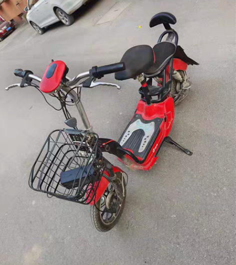 雅迪牌子的电动车 自己骑的 很爱惜 时间年...