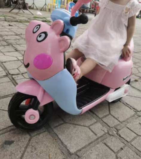 小猪佩奇儿童电动车，闲置处理，仅限自提 感...
