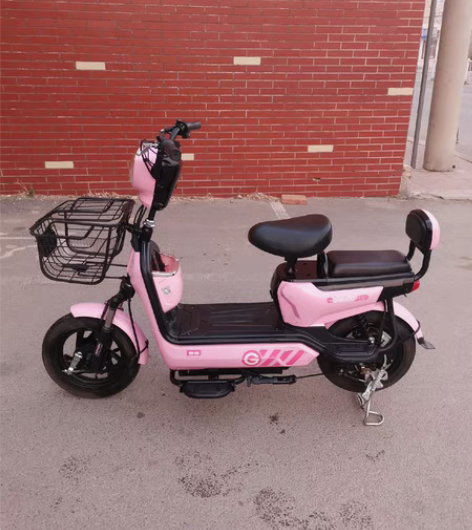 出售9成新电动车电池48—12电池充一次电...