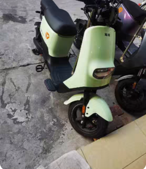 出售一台雅迪DE3.含48伏50安电池，车...