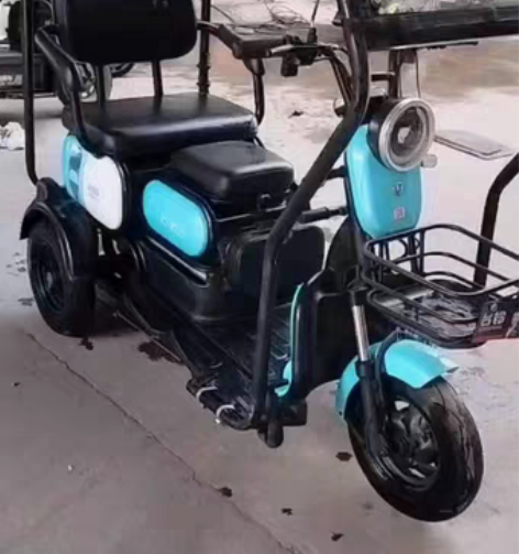 含电池！8成新小款二手台铃休闲三轮车接送学...