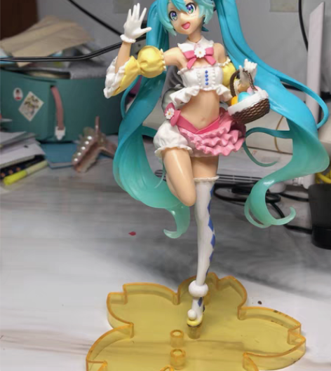 初音未来景品手办 春服兔耳 感兴趣的话点“...