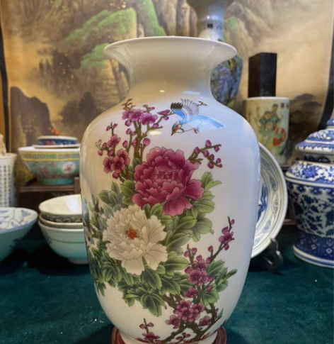 包邮陶瓷花瓶转让。太占地方了，家里好些全新...