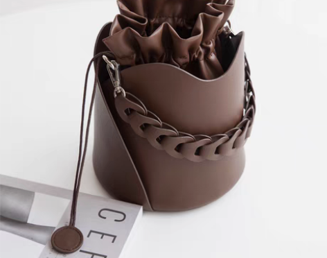 转卖今年流行包包斜挎包女小众设计高级质感牛...