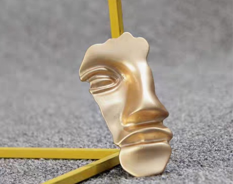 转卖定制个性复古大牌胸针金色冷淡风半脸面具...