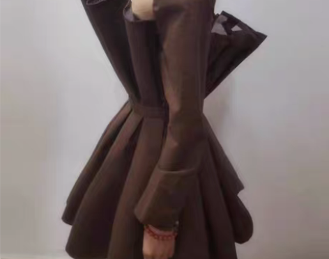 学校服装制作课上做的小礼服裙，自己设计自己...