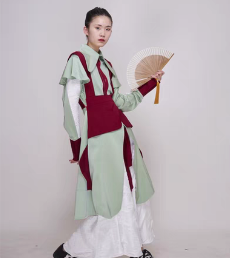 服装设计方案册，成衣，现在出售，有兴趣的小...