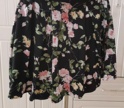 A字半身裙—80元 长裙30元S轻微穿着痕...