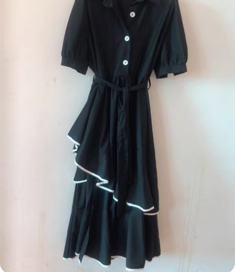 包邮全新黑色大摆裙，胸围114，衣长120...