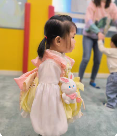 奶油甜兔花苞裙 100码 肩带可调解，85...