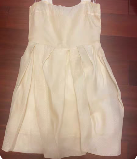 包邮时尚花苞半裙，M码，颜色特别显肤色，裙...