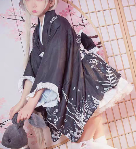 三町目家春日野穹cos服，图一图二为淘宝卖...