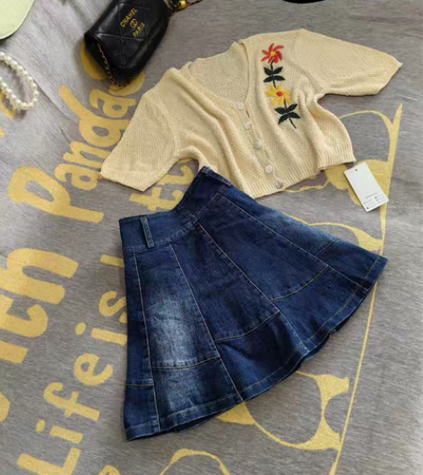 包邮辣妹套装  度假风小衫外套+牛仔百褶半...