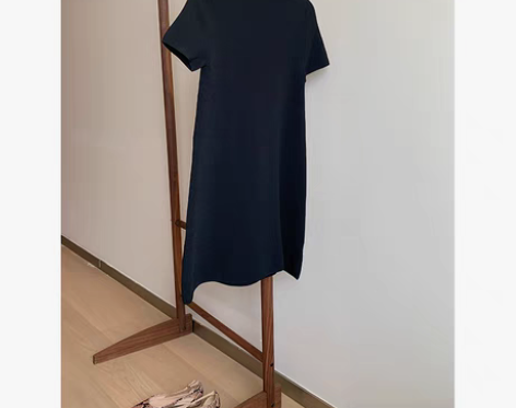 转卖撑得了场面小黑裙！初秋短袖T恤裙半高领...