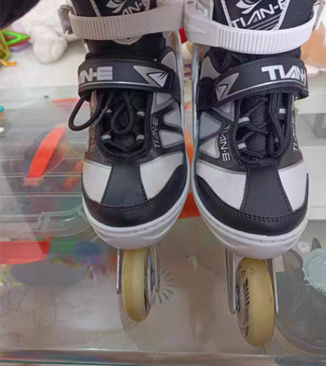 包邮天鹅滑轮鞋旱冰鞋，39码，几乎全新，图...