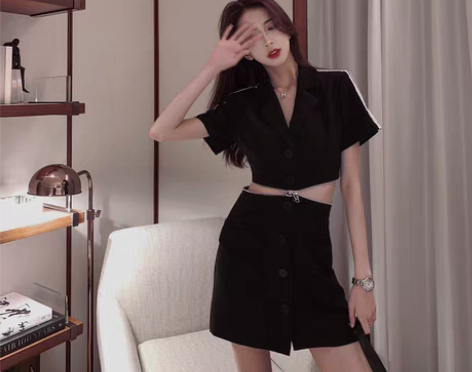 转卖小衣橱管家黑色拉链连衣裙运动风显瘦20...