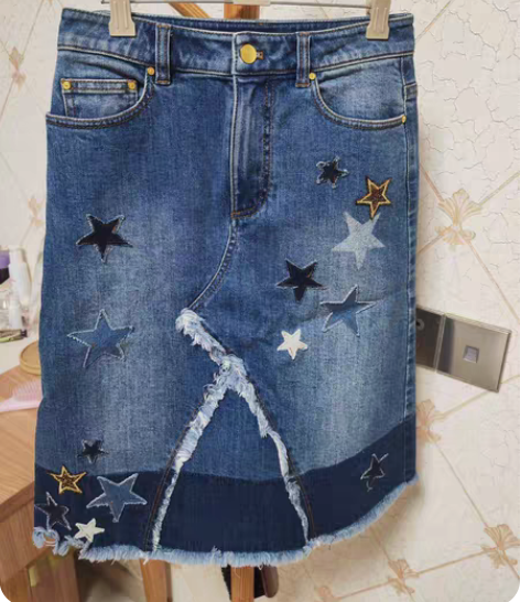 哥弟中裙，重工手工贴花哦，二码，实体店入手...