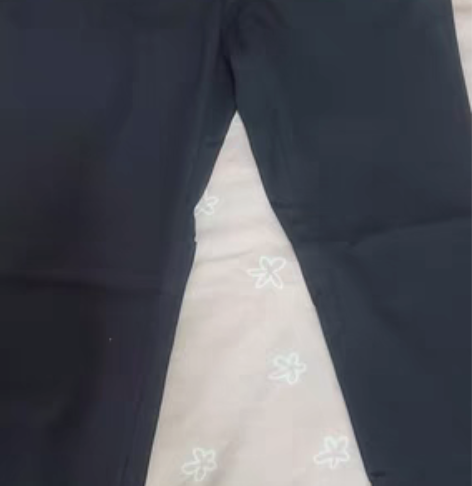 黑色薄尼 中裙 ,黑裤子,各35元 感兴趣...