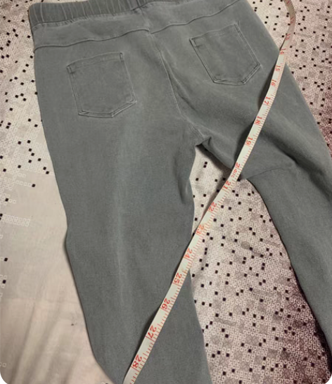 / 牛仔裤  铅笔裤，破洞牛仔 感兴趣的话...