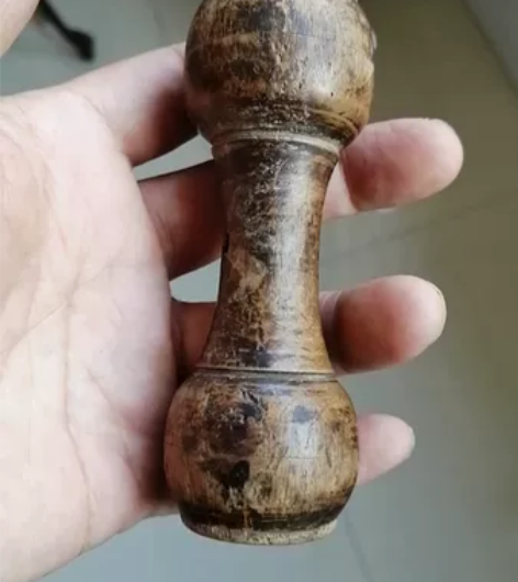 清代带太极图案小木雕手把件 规格：103*...