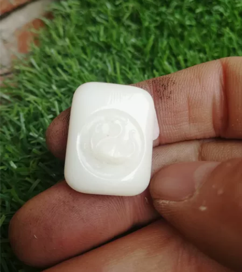 和田玉雕刻龙龟雕刻的线条流畅，包浆老气，标...