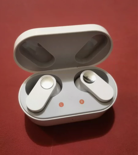 一加Buds N蓝牙耳机，白色，耳机仓外观...