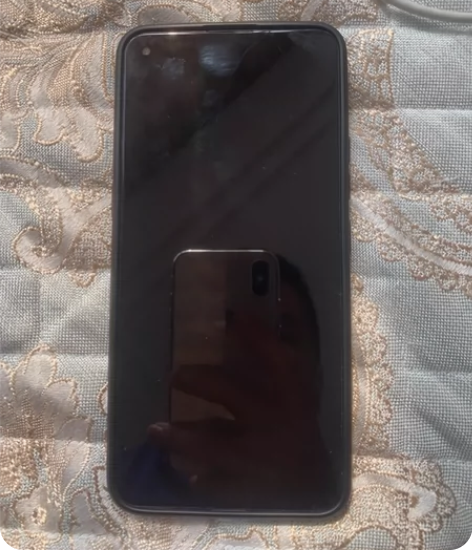 vivo z5x 128g内存 屏幕有裂纹...