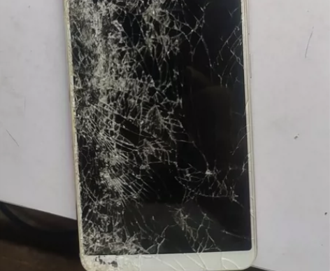 VIVO X20A 屏爆 充电有反应 感兴...