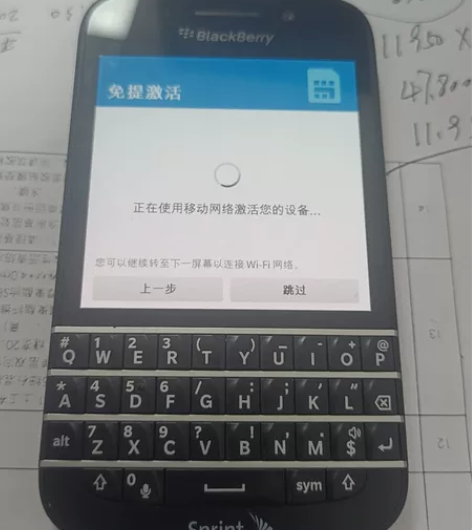 黑莓q10手机SIM卡槽触点断裂一根如图七...