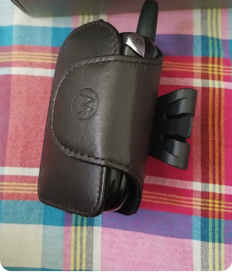 摩托罗拉V600i，成色如图，开机全好，配...