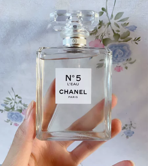 闲置香水，五号之水不正包退。。香水控一枚，...