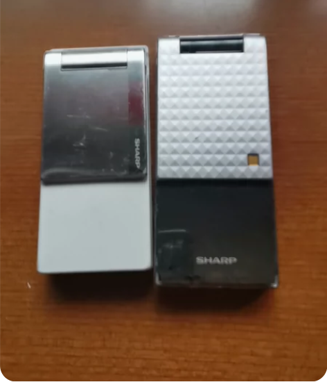 夏普手机2个，有使用痕迹，因为没电池，开不...