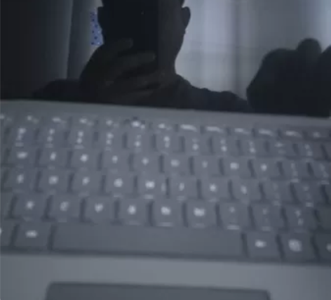 微软笔记本，九成新，原装电源，刚换了新的原...