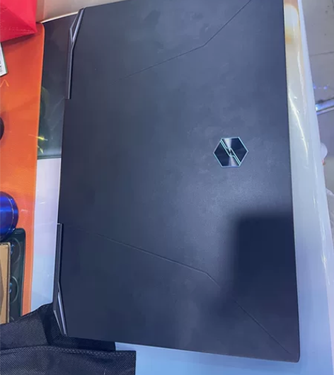 笔记本机械革命i7处理器512G用了不到一...