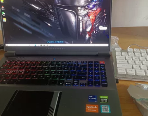 急用钱，转一台只买了两个月的笔记本，玩过几...