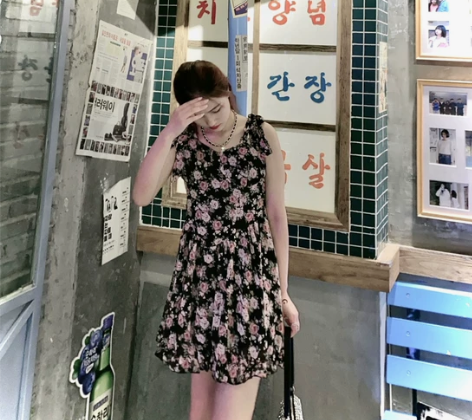 碎花连衣裙～本人实拍！！！ 没有瑕疵 穿过...