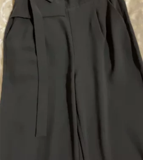 高腰阔腿裤,买的时候499,显腿长。不还价...