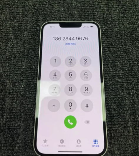 苹果13。 粉色128G.  成色四周小磕...