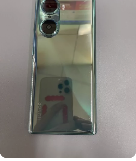 荣耀60 8+256g 后盖有带壳磨损痕迹...