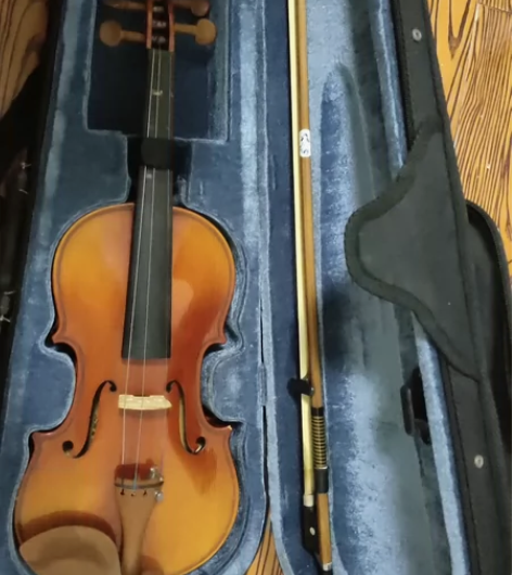 1/2小提琴，闲置时间较长，便宜出100包...