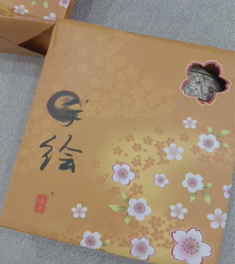 手绘陶瓷碗8个一套带包装, 感兴趣的话点“...