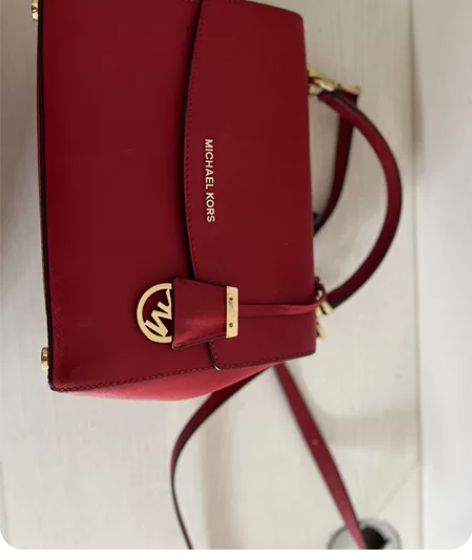 MK ava小号，五金有轻微使用痕迹，包身...