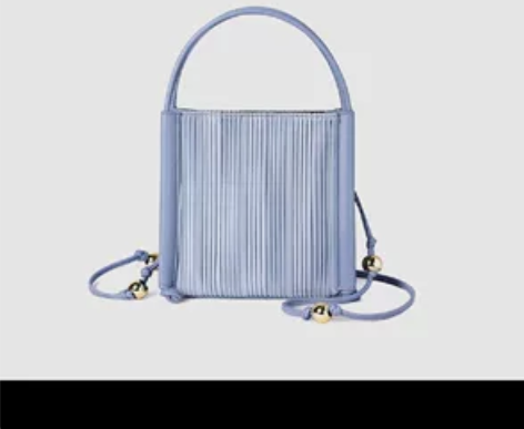 只背过一次，基本全新，可手提可斜挎，不退不...