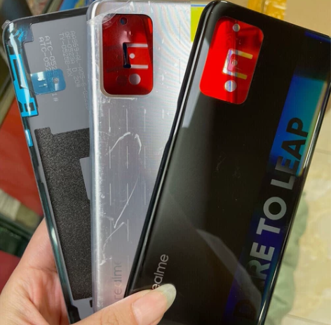 realme Q3拆机后盖 感兴趣的话点“...