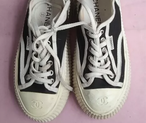 香奈儿帆布鞋36码，成色如图，有瑕疵介意勿...
